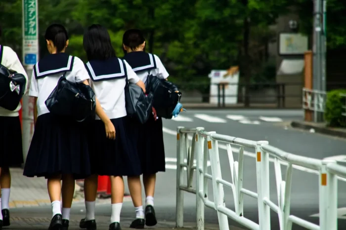 小学校よりも少し毎月の費用は嵩むと思った方が無難